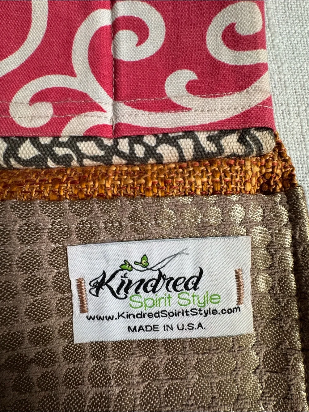 Kindred Spirit Style Wristlet Clutch in Multicolor Fabric Multipocket